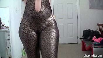 Butt bustin out of latex - sexycamsluts.net